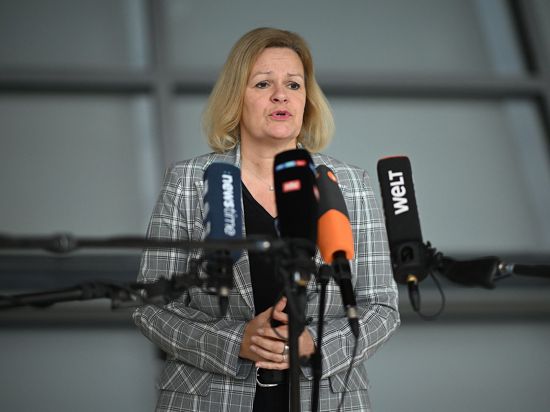 „Die Sicherheitsbehörden dürfen nicht schlechter aufgestellt werden als ihr kriminelles Gegenüber“, sagt Nancy Faeser (SPD).