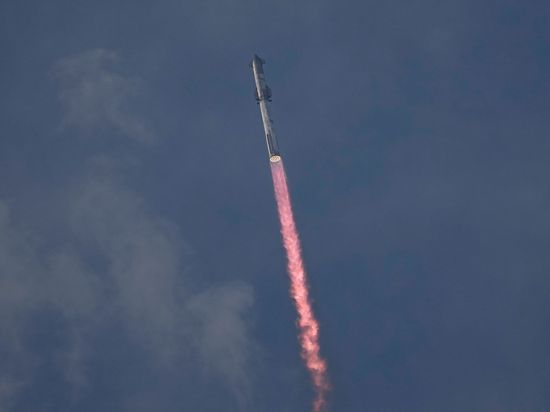 SpaceX's Mega-Rakete Starship startet zu ihrem dritten Testflug von der Starbase in Boca Chica.