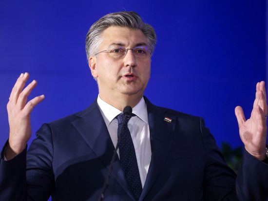 Nach Ansicht von Kritikern will Premierminister Andrej Plenkovic die Parlamentswahl vorziehen, weil er befürchtet, dass die Beliebtheit seiner Mitte-Rechts-Partei HDZ bis zum Herbst weiter sinkt.