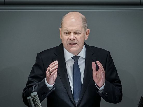 Bundeskanzler Olaf Scholz gibt vor dem Bundestag eine Regierungserklärung zum Europäischen Rat ab.