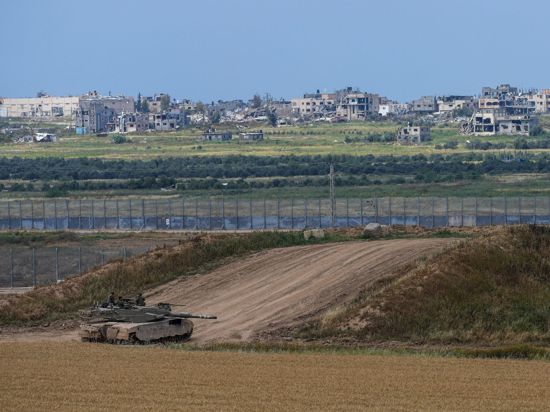Israelische Soldaten an der Grenze zum Gazastreifen: Laut Regierungschef Netanjahu steht der Termin für die Offensive gegen die Stadt Rafah fest.