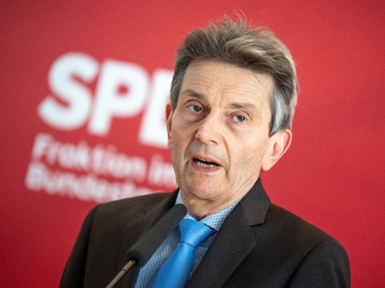 SPD-Fraktionschef Rolf Mützenich setzt sich für eine Kommission zur Corona-Aufarbeitung ein.