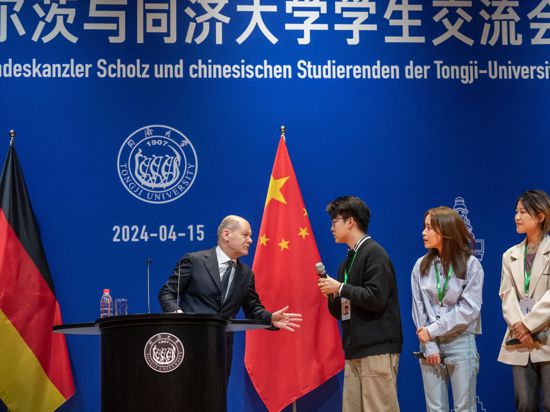 Bundeskanzler Olaf Scholz nimmt an einer Townhall mit Studierenden an der Tongji-Universität teil.