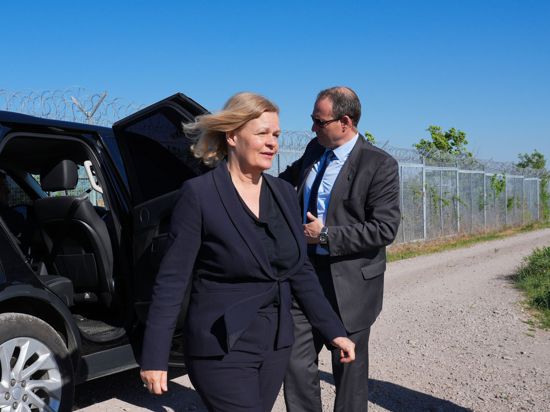 Bundesinnenministerin Nancy Faeser (SPD) besichtigt die „Grüne Grenze“ zwischen der Türkei und Bulgarien.