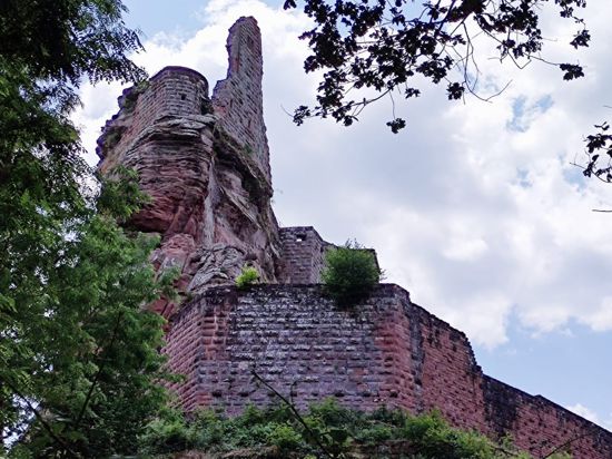 Die Burg Fleckenstein hat für die Elsässer große kulturelle Bedeutung. Die Festung blickt auf mehr als 1.000 Jahre deutsch-französische Geschichte zurück. 