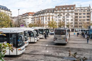 Grün statt Asphalt: Busse sollen hinter dem Straßburger Einkaufszentrum Les Halles Fahrgäste nur noch aus- und einsteigen lassen. Der so gewonnene Platz soll zur Grünzone werden.