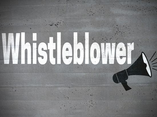 Whistleblower on concrete wall concept background, Whistleblower on concrete wall concept background., 10.03.2020 12:51:53, Copyright: x8vfanPx Panthermedia28191179.jpg
