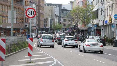 Noch zu schnell: Ginge es nach den Grünen Fraktionen im Pforzheimer Gemeinderat, dann würde die Zerrennerstraße auf Tempo 20 gedrosselt werden und die Straße so zu einer Ruheoase in der Innenstadt werden.