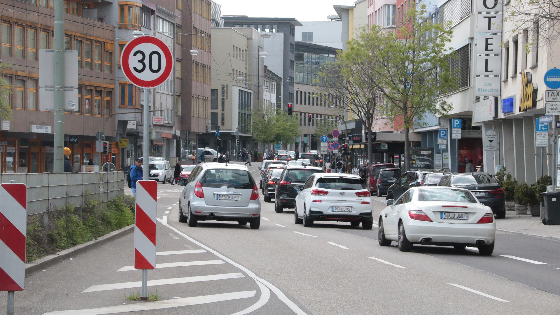 Noch zu schnell: Ginge es nach den Grünen im Pforzheimer Gemeinderat, dann würde die Zerrennerstraße auf Tempo 20 gedrosselt werden und die Straße so zu einer Ruheoase in der Innenstadt werden.