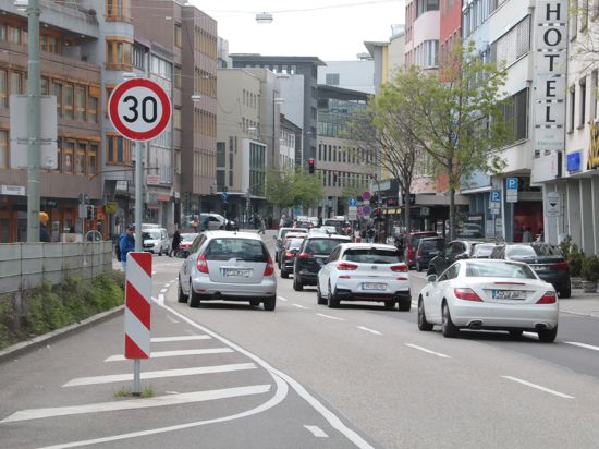 Noch zu schnell: Ginge es nach den Grünen Fraktionen im Pforzheimer Gemeinderat, dann würde die Zerrennerstraße auf Tempo 20 gedrosselt werden und die Straße so zu einer Ruheoase in der Innenstadt werden.