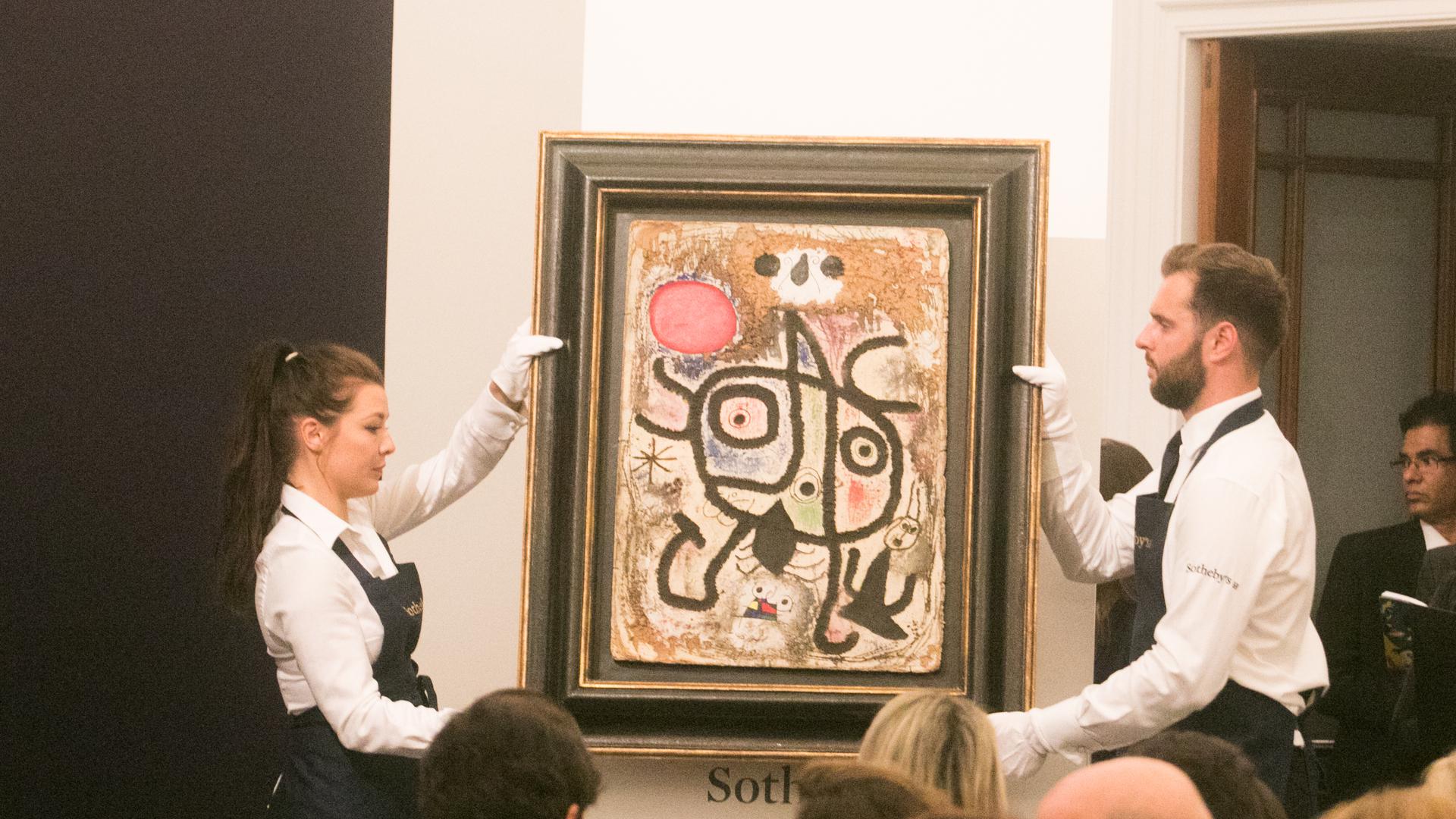 Ein Gemälde von Joan Miro wird von Sotheby's in London versteigert. Das Kunstwerk wird auf etwa 2,5 Millionen Pfund (2,8 Millionen Euro) geschätzt. +++ dpa-Bildfunk +++