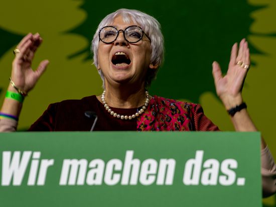 Die Bundestagsvizepräsidentin der Grünen, Claudia Roth, spricht bei der Landesdelegiertenkonferenz der bayerischen Grünen im Messezentrum. +++ dpa-Bildfunk +++