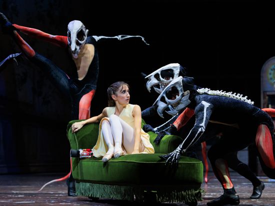 Bridget Breiners Ballett „Das Mädchen & Der Nussknacker“ - hier in einer Probenaufnahme - hat am Samstagabend im Badischen Staatstheater Premiere.
