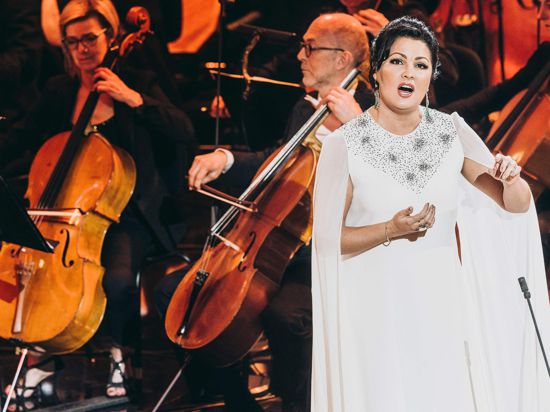 (FILES) In this file photo taken on February 21, 2020 Russian opera soprano singer Anna Netrebko performs during the 27th annual Victoires de la musique classique (Classical music award) ceremony at the l’Arsenal de Metz, in Metz. northeastern France. Netrebko said on March 1, 2022, she is taking a step back from performing, as controversy rages over her pro-Kremlin stance despite her condemnation of the war in Ukraine.
 (Photo by Christoph DE BARRY / AFP)