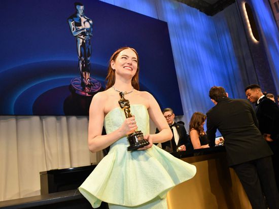 US actress Emma Stone holds her Oscar for Best Actress in a Leading Role as she attends the 96th Annual Academy Awards at the Dolby Theatre in Hollywood, California on March 10, 2024. (Photo by Valerie Macon / AFP)