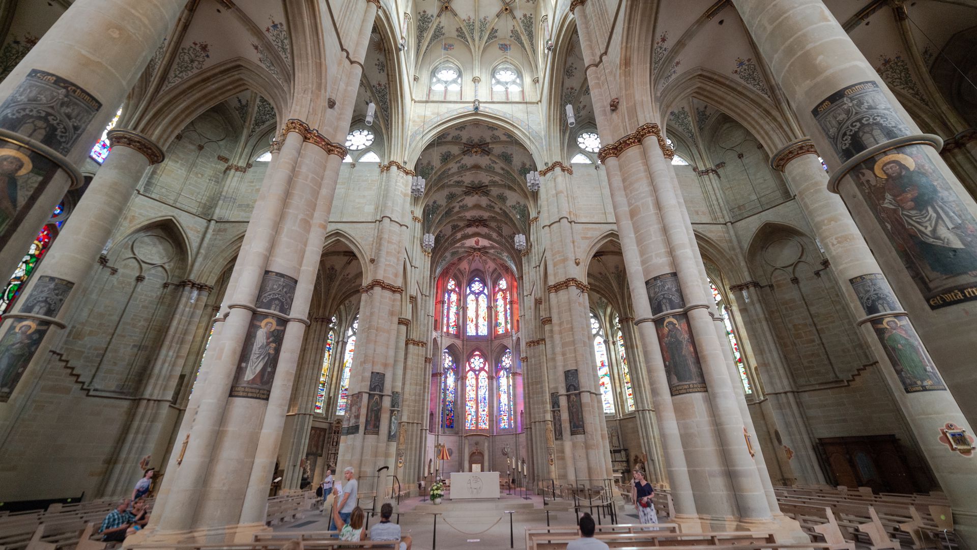 Älteste gotische Kirche Deutschlands: Die Liebfrauenkirche in Trier steht direkt neben dem Dom. 