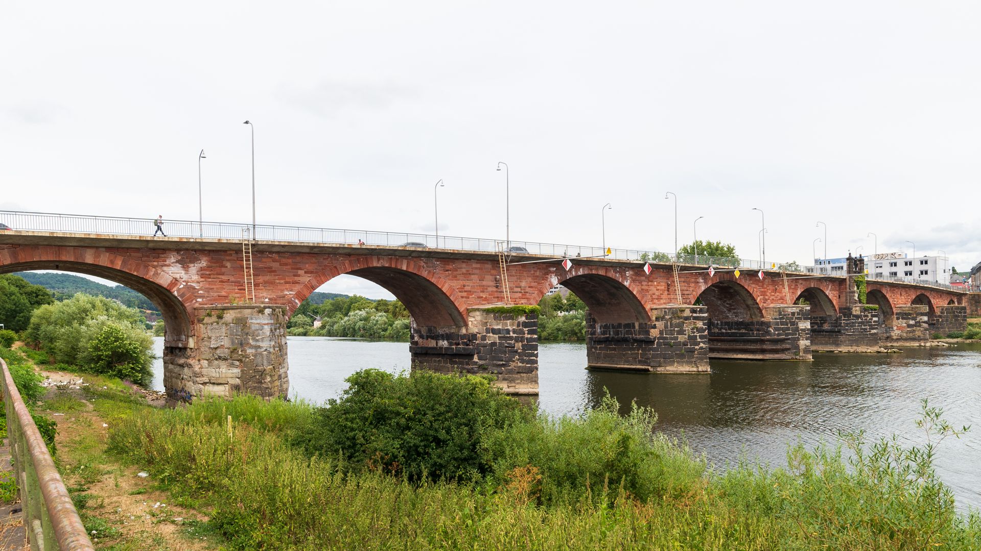 Funktioniert bis heute: Die Römerbrücke in Trier ist seit fast zwei Jahrtausenden ein wichtiger Verkehrsweg. 