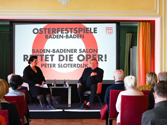 Spannende Einblicke: Peter Sloterdijk im Gespräch mit Moderatorin Frederike Krüger am Montagnachmittag in der Festival-Lounge des Kurhauses Baden-Baden.
