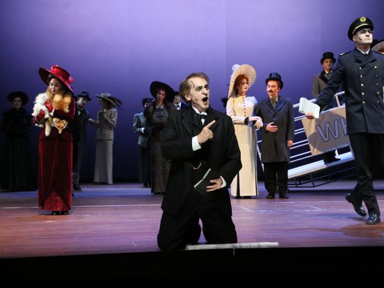 Szene aus dem Musical „Titanic“ am Theater Pforzheim