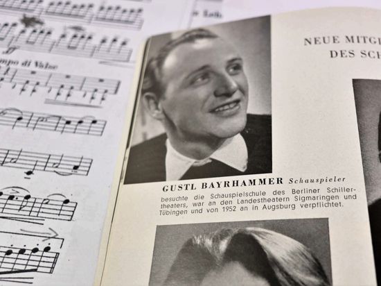 Neues Gesicht: Gustl Bayrhammer wird 1955 in einer Staatstheater-Publikation als neuer Schauspieler in Karlsruhe vorgestellt.