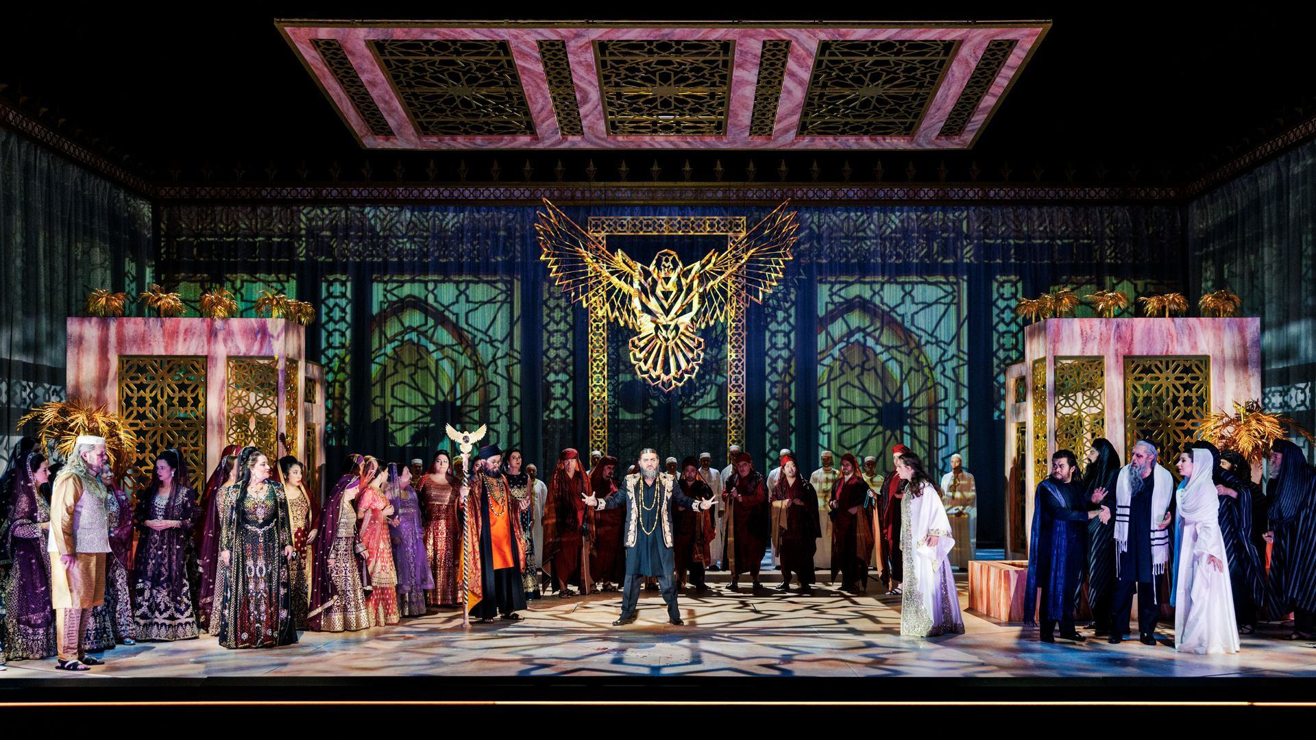 Szene aus der Oper „Nabucco“ am Staatstheater Karsruhe