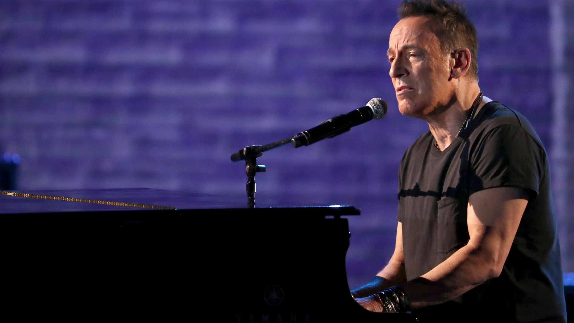 Bruce Springsteen kehrt mit Verstärkung zurück: Als Frontmann seiner vor rund 45 Jahren gegründeten E Street Band legt er im Oktober sein neues Album „Letter To You“ vor.