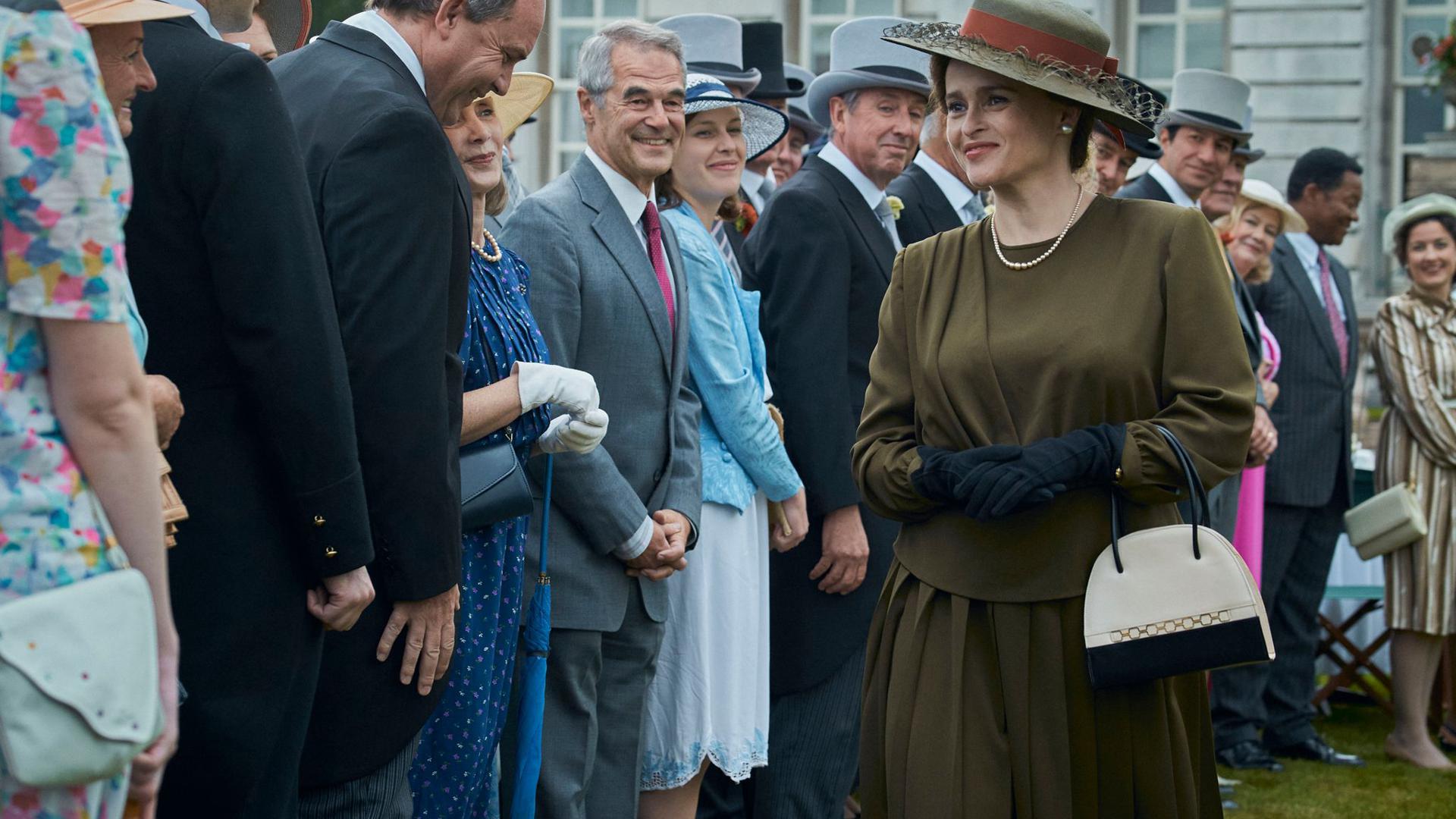 Princess Margaret (Helena Bonham Carter) im Moor Park in einer Szene der vierten Staffel der Netflix-Serie „The Crown“.