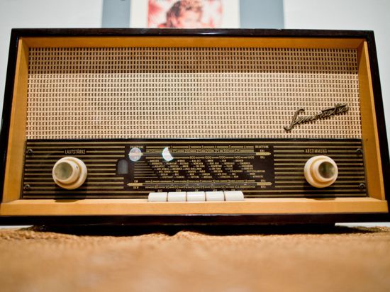 Das Quelle-Radiogerät Simonetta Stereo-Großsuper ST 6501 stammt aus dem Jahr 1965.