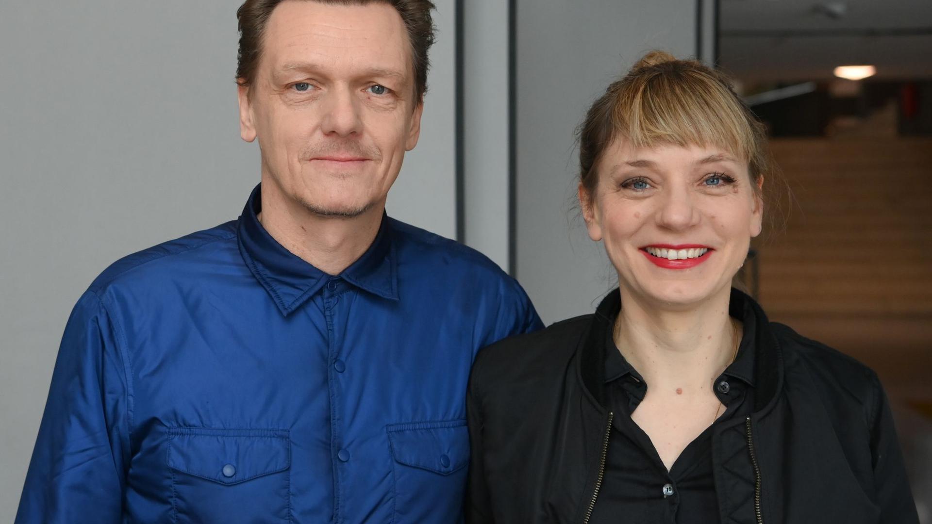 Thomas Oberender, Intendant der Berliner Festspiele, und Yvonne Büdenhölzer, Leiterin des Theatertreffens,  im Haus der Kulturen der Welt.