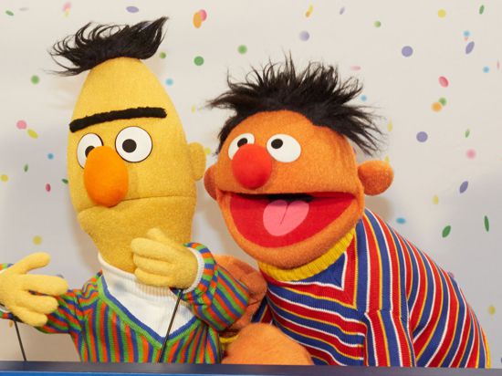 Ernie (r) und Bert - Stars der „Sesamstraße“.