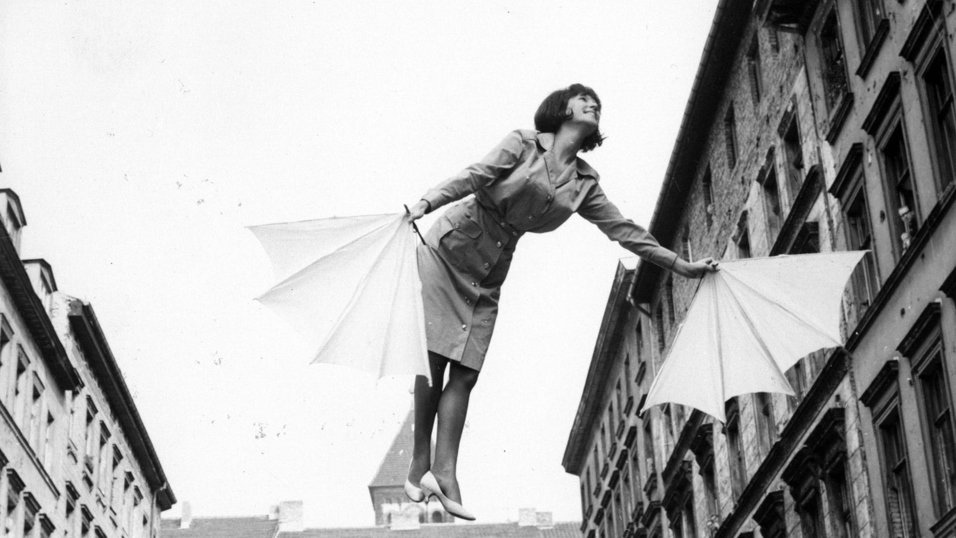 Melania Jakubiskova in einer Szene des Films „Fräulein Schmetterling“ der DEFA, den das DDR-Regime vor erscheinen einstweilen verboten hat.