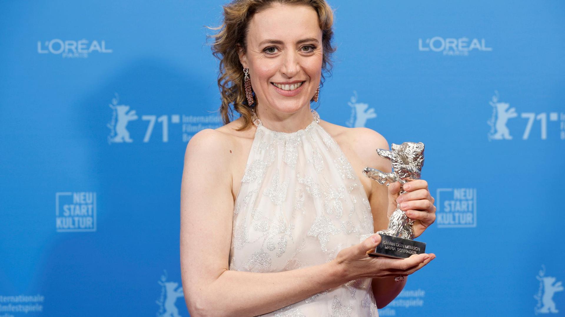 Maren Eggert hat bei der Berlinale den Silbernen Bären für die beste schauspielerische Leistung in einer Hauptrolle erhalten.