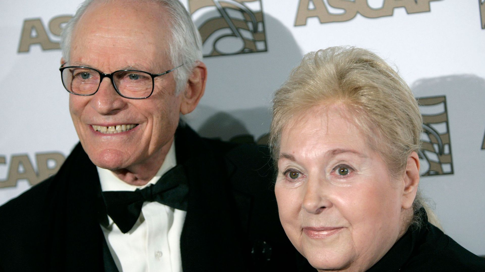 US-Komponistin Marilyn Bergman (r) mit ihrem Ehemann Alan bei einem Event in Beverly Hills. Die dreifache Oscar-Preisträgerin ist im Alter von 93 Jahren verstorben.