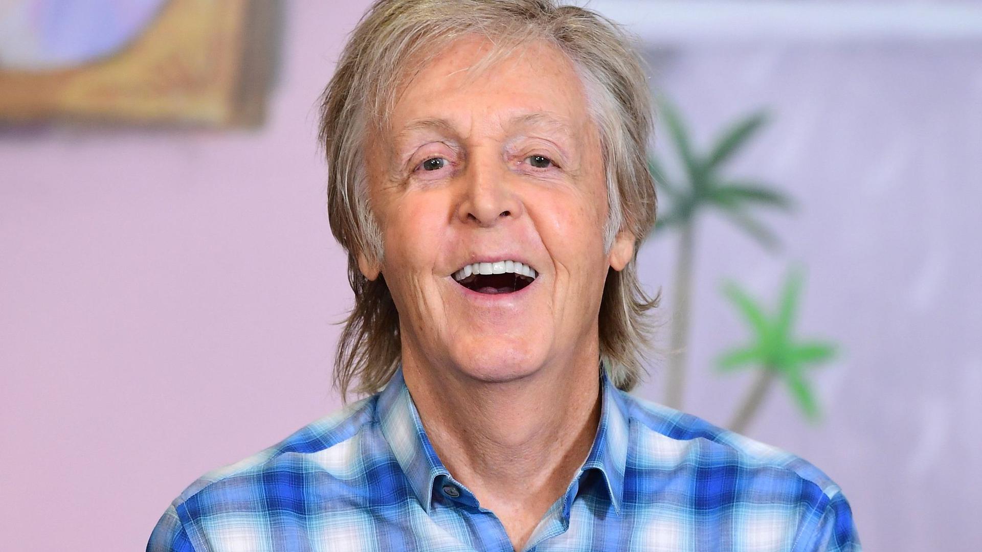 Paul McCartney lacht bei der Vorstellung eines Kinderbuches (2019).