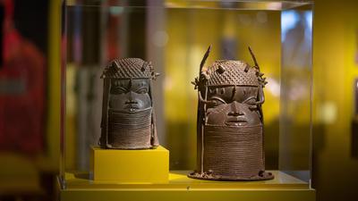 Die Gedenkköpfe eines Königs aus dem Königreich Benin.