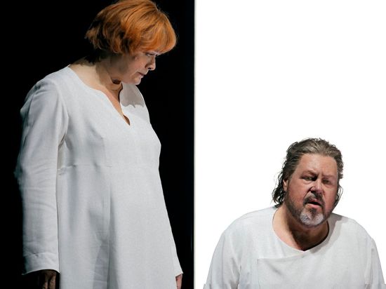 Stephen Gould (Tristan) und Catherine Foster (Isolde) in der Bayreuther Neuinszenierung.