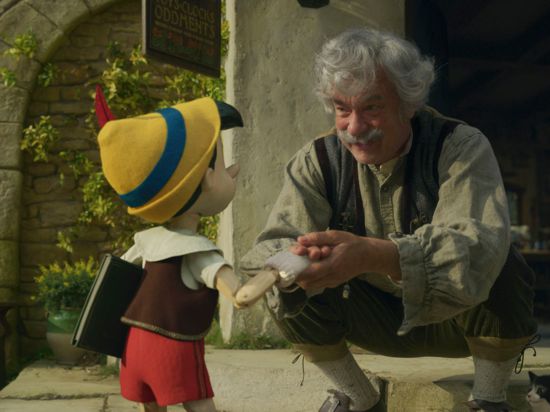 Pinocchio (Benjamin Evan Ainsworth) und Tom Hanks als Geppetto gibt es beim Streamingdienst Disney+ zu sehen.