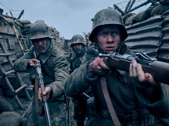 Der deutsche Antikriegsfilm „Im Westen nichts Neues“ geht mit neun Nominierungen ins Oscar-Rennen.