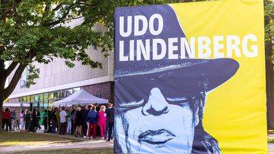Die Schau „Udo Lindenberg – Maler, Musik und große Show“ ist bis 27. August in der Rostocker Kunsthalle zu sehen.