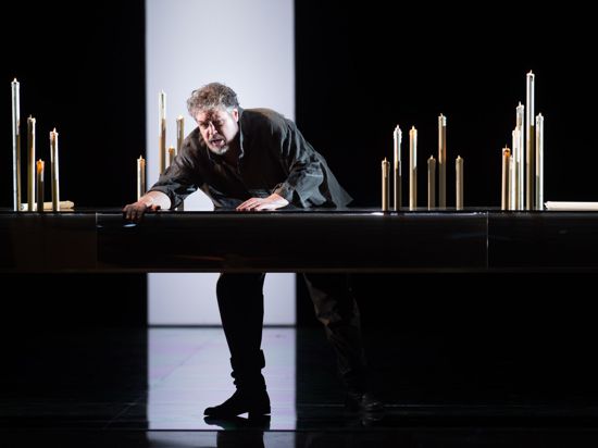 Stephen Gould 2017 als Otello im „Otello“ von Giuseppe Verdi an der Semperoper in Dresden.