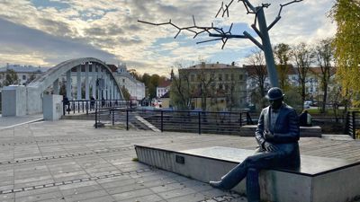 Blick auf das Denkmal für den estnischen Journalisten und Dichter Johann Voldemar Jannsen in Tartu.