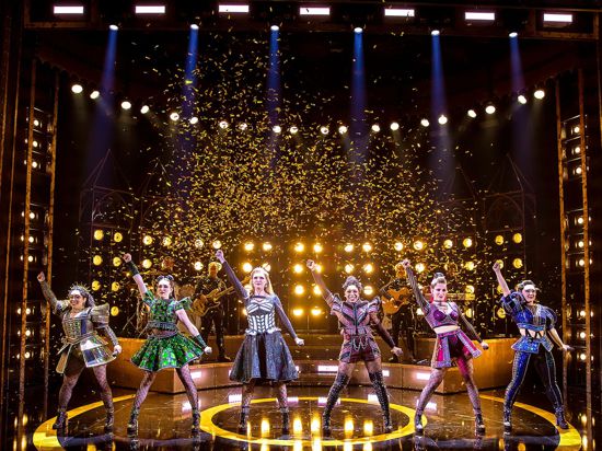 Das Pop-Musical „Six“ ist noch bis zum 7. April am Deutschen Theater in München zu sehen.