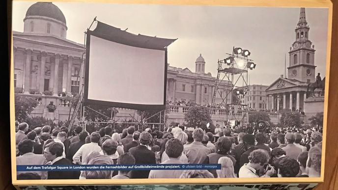 "Public Viewing" auf dem Trafalgar Square in London.