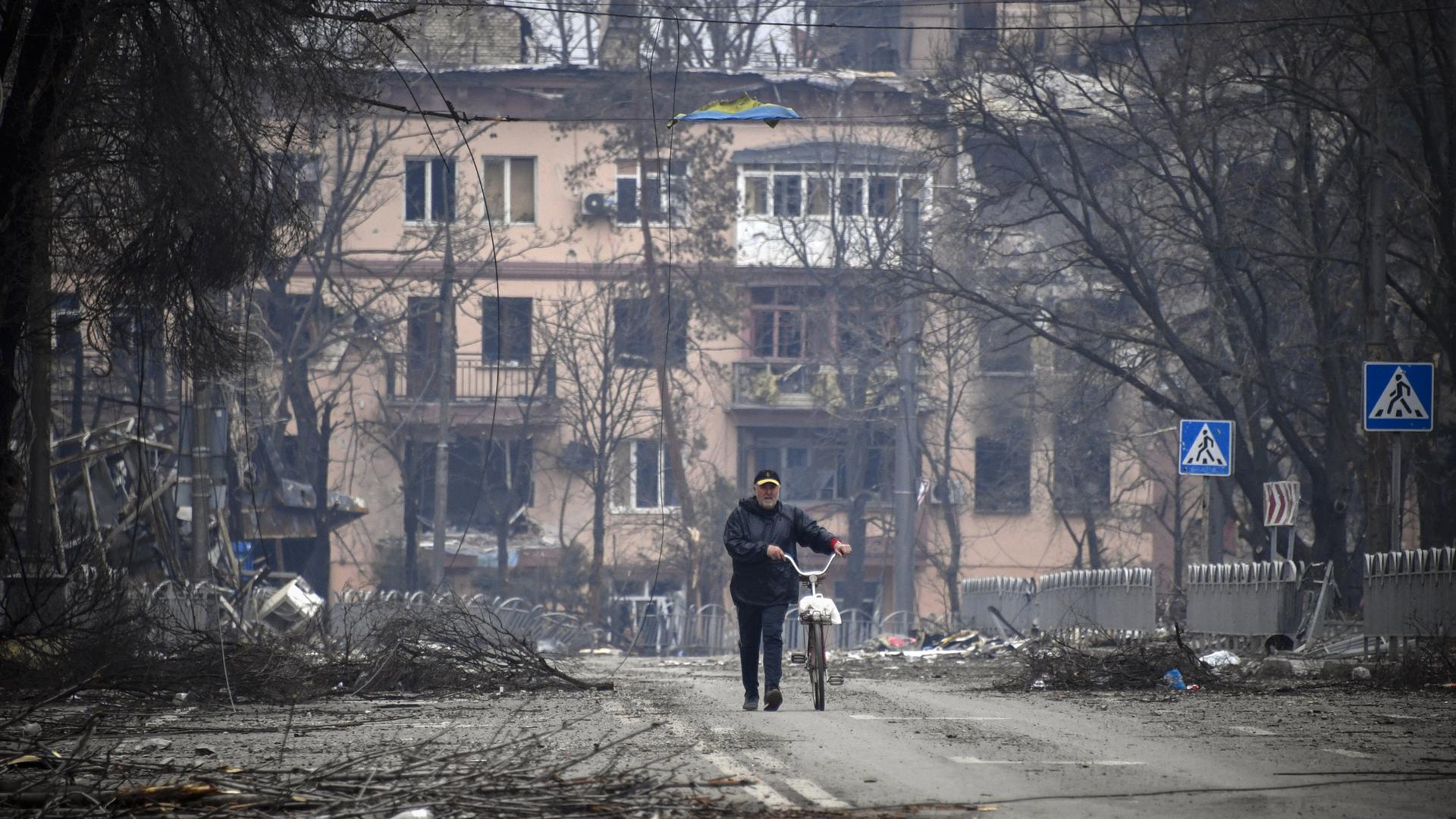 Bild der Zerstörung: Die von russischen Truppen seit Wochen belagerte Stadt Mariupol wehrt sich noch gegen die Angreifer. Jetzt gibt es einen Bericht, wonach dort angeblich ein chemischer Kampfstoff eingesetzt wurde.