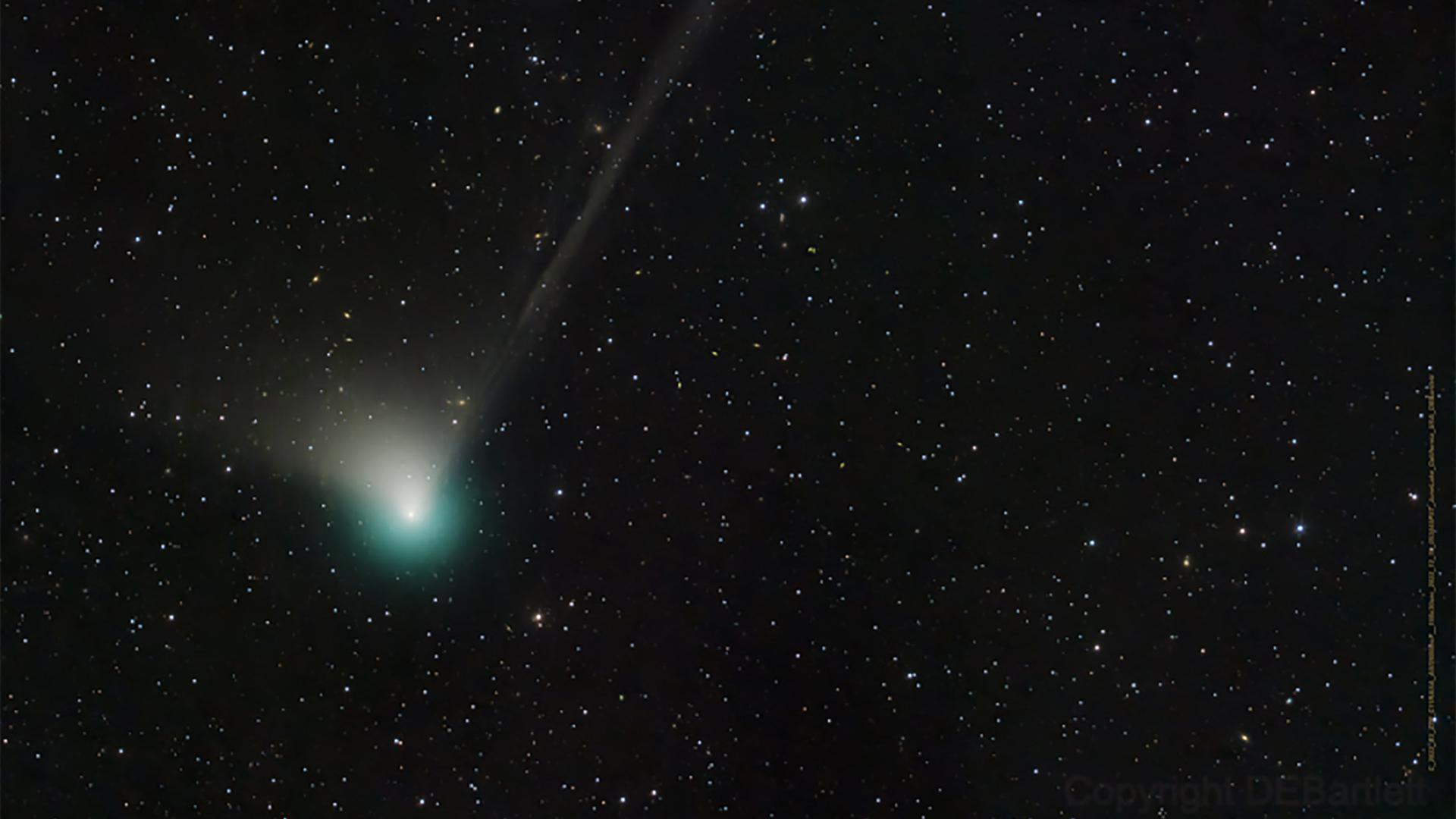 Sehr weit gereist: Der Komet C/2022 E3 (ZTF) hat die Umgebung der Erde zuletzt vor etwa 50.000 Jahren besucht und nähert sich gerade unserem Planeten. Noch bis Mitte Februar wird er gut zu beobachten sein, ehe er dann vielleicht für immer verschwindet. 