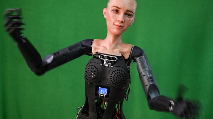 Intelligente Sprachsysteme müssen heute nicht so menschenähnlich aussehen wie dieser „soziale Roboter“ Namens Sophia. Es kommt darauf an, dass sie mit künstlichen humanoiden Stimmen natürliche Unterhaltungen führen können - die KI macht’s möglich.