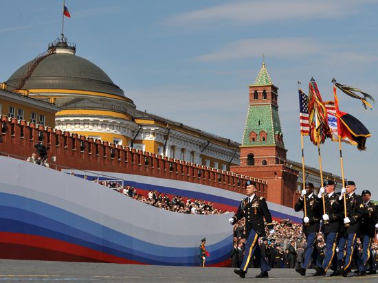 Es gab einmal eine enge Partnerschaft: US-Soldaten marschieren auf dem Roten Platz bei der Siegesparade in Moskau im Jahr 2010. Die Beziehungen zwischen den Atommächten sind seitdem spürbar abgekühlt.