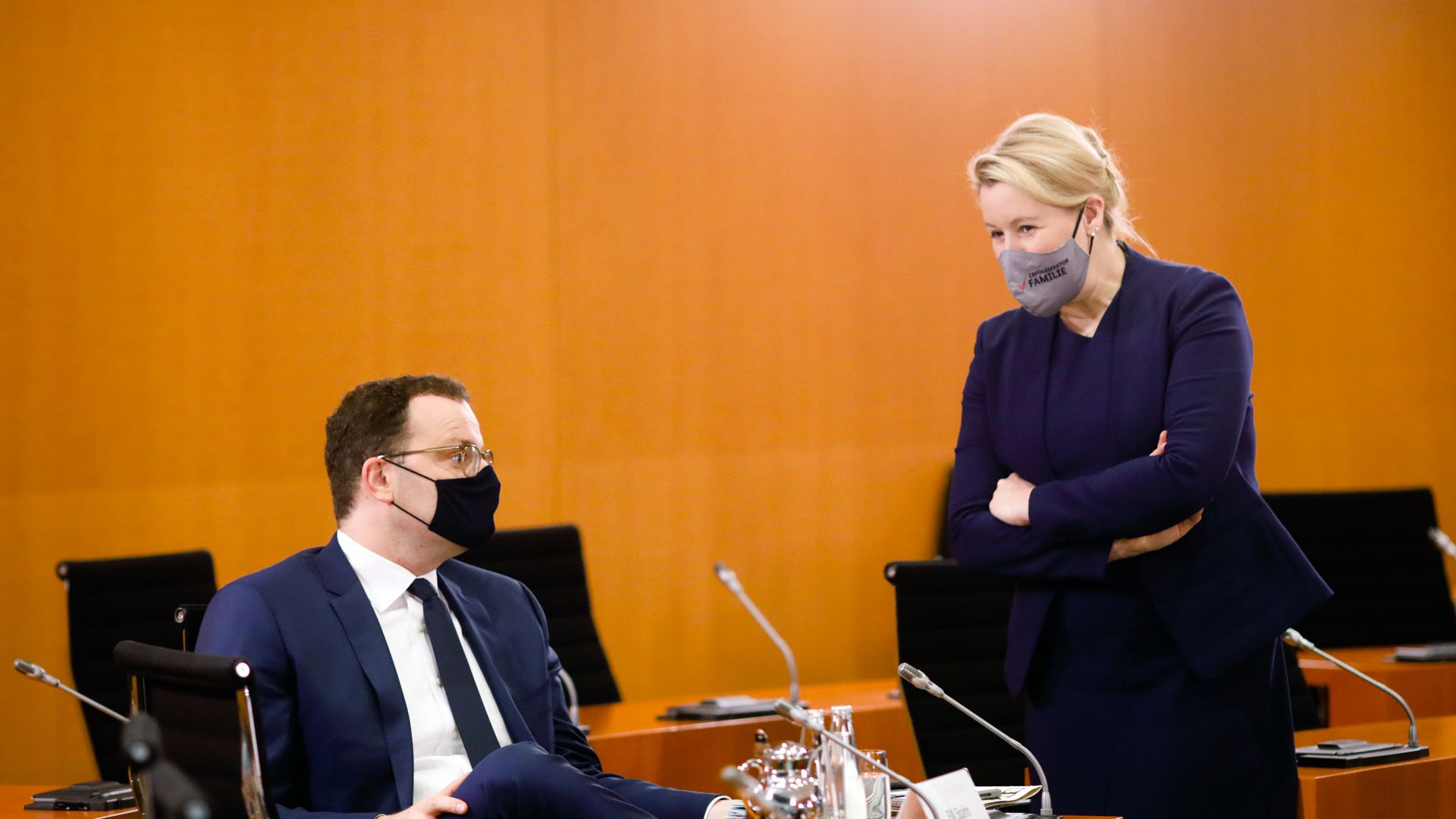 Unter Kritik für die „Corona-Verordnungspolitik“: Bundesgesundheitsminister Jens Spahn (CDU) und Bundesfamilienministerin Franziska Giffey (SPD).