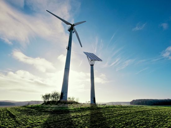 Die Zukunft gehört dem Wind: Alternative Energiequellen sollen zum Motor der klimafreundlichen Transformation des wirtschaftlichen Systems in Deutschland werden.