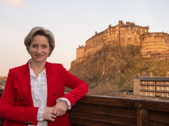 Neue wirtschaftliche Brücken über den Ärmelkanal: Landeswirtschaftsministerin Nicole Hoffmeister-Kraut (CDU), auf dem Bild bei einem Besuch in Edinburgh im September, will nach dem Brexit die Beziehungen zu Großbritannien ausbauen und sich dabei auf die Hochtechnologien konzentrieren.